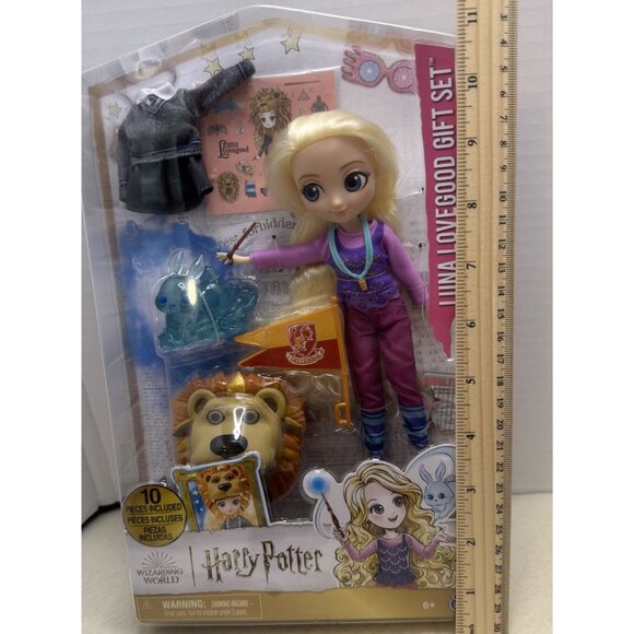 Harry Potter Luna Lovegood 10-Piece Gift Set With Figure & Accessories - Picture 3 of 4